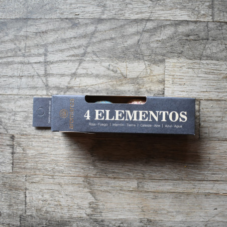 Caja de bombitas de defumacion Aromanza sobre fondo blanco