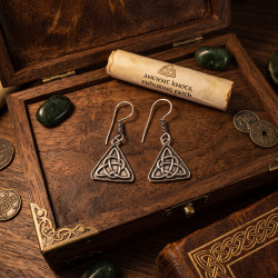 Venta al por mayor de pendientes metal triqueta SB Vipartesanias